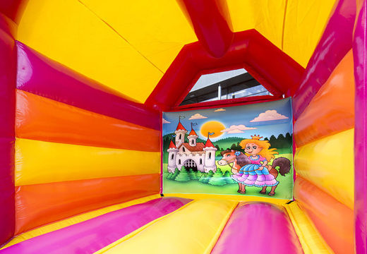 Achetez une château gonflable midi dans une combinaison de couleurs rose et jaune avec un thème de princesse pour les enfants. Visitez JB Gonflables France en ligne