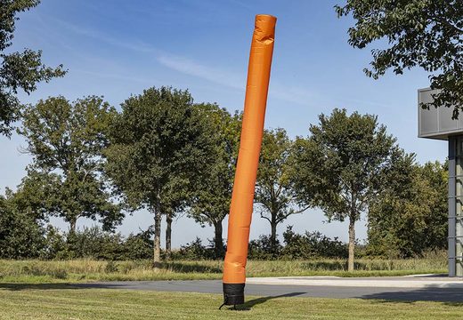 Achat des airdancers gonflables en 6 ou 8 mètres en orange en ligne chez JB Gonflables France. Livraison rapide de tous les skydancers 
