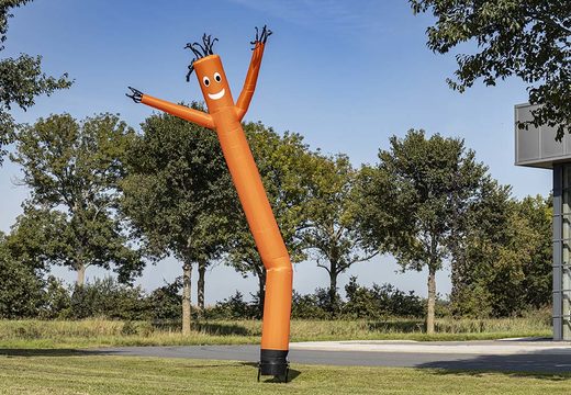Airdancers gonflables standard de 6 ou 8 mètres en orange à vendre chez JB Gonflables France. Vente des tubes gonflables aux couleurs et dimensions standard directement en ligne