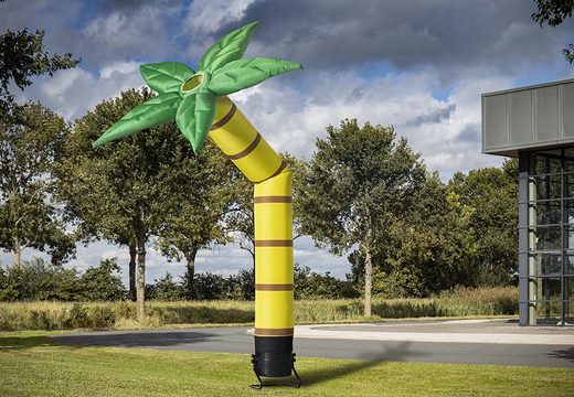 Achetez le palmier airdancer de 4,5 m de haut maintenant en ligne chez JB Gonflables France. Commandez les skytubes gonflables standard pour tout événement directement à partir de notre stock