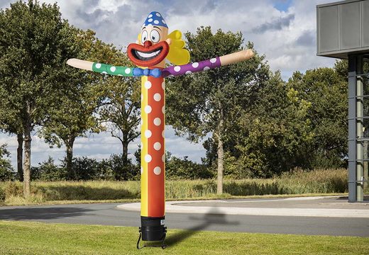 Achetez le clown de fête airdancer de 5 m avec chapeau de fête chez JB Gonflables France. Tous les skydancers standard sont livrés très rapidement