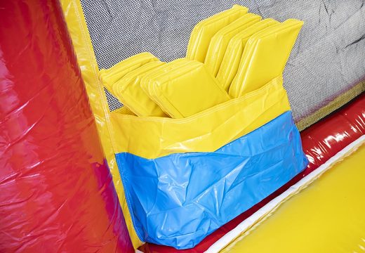 Acheter un château gonflable avec un parcours d'obstacles et un jeu de morpion pour les enfants. Commandez des châteaux gonflables gonflables en ligne chez JB Gonflables France