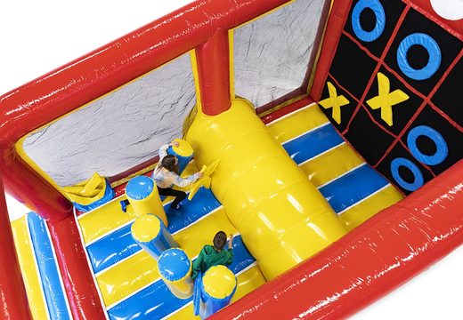 Commandez une château gonflable avec un parcours d'obstacles et un jeu de tic tac toe pour les enfants. Acheter des châteaux gonflables en ligne chez JB Gonflables France