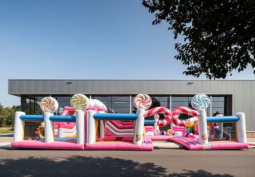 Achetez un parc gonflable sur le thème de Candyland pour les enfants. Commandez des aire de jeux gonflable en ligne chez JB Gonflables France