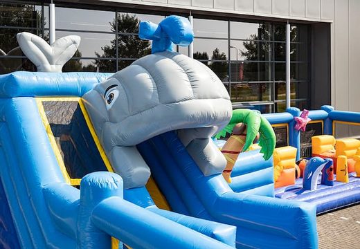 Aire de jeux gonflable sur le thème Seaworld avec toboggans et obstacles amusants avec imprimés pour enfants. Achetez des structure gonflable en ligne chez JB Gonflables France