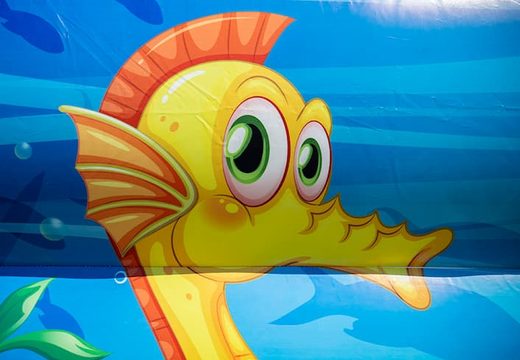 Acheter le château gonflable JB Bubbles avec grue en mousse sur le thème du monde marin pour les enfants. Commandez des châteaux gonflables chez JB Gonflables France