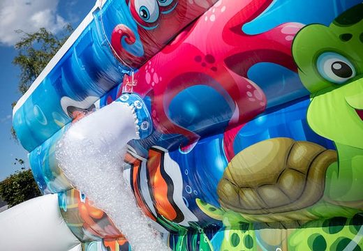 Open Bubble Park Seaworld avec une grue en mousse à utiliser pour les enfants. Commandez des châteaux gonflables chez JB Gonflables France