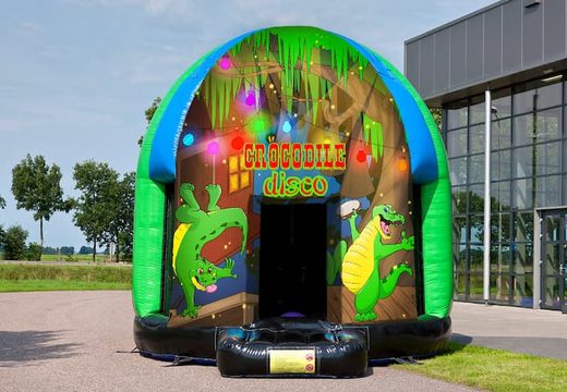 Commandez une château gonflable disco multi-thème de 3,5 m sur le thème du crocodile pour les enfants. Achetez des château gonflable avec musique chez JB Gonflables France