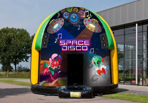 Château gonflable disco multi-thème de 5,5 mètres dans le thème de l'espace pour les enfants. Commandez des château gonflable avec musique en ligne chez JB Gonflables France