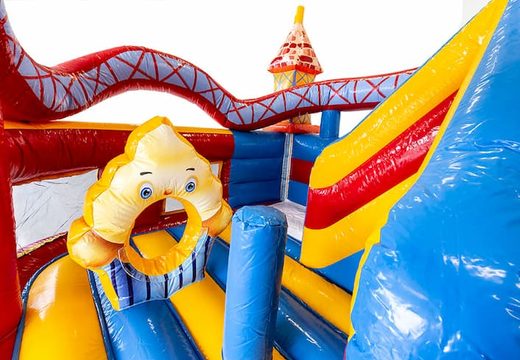 Achetez un château gonflable géant multifonctionnel Funcity Rollercoaster avec un toboggan pour enfants. Commandez des château gonflable XXL en ligne chez JB Gonflables France