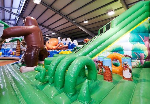 Achetez un grand structure gonflable de 40 mètres de long et 20 mètres de large pour les enfants. Commandez des parc gonflable en ligne chez JB Gonflables France