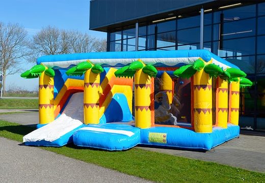 Achetez un château gonflable XXL de plage multi-jeux intérieur d'une hauteur limitée à 2,74 mètres et avec un toboggan pour les enfants. Commandez des super châteaux gonflables en ligne chez JB Gonflables France