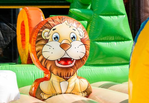 Méga parc gonflable de jungle avec toboggans, objets 3D, tunnel à ramper et tour d'escalade pour enfants. Commandez des structure gonflables en ligne chez JB Gonflables France