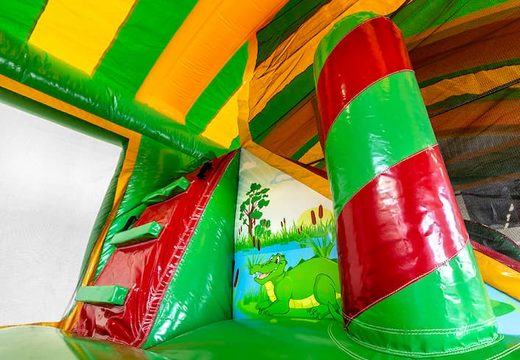 Commandez un grand super châteaux gonflables multijoueur d'intérieur en crocodile avec toboggan sur le thème Lego pour les enfants. Achetez des château gonflable XXL en ligne chez JB Gonflables France