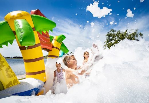 Ouvrez Bubble Park Hawaii avec un robinet en mousse pour les enfants. Commandez des châteaux gonflables chez JB Gonflables France