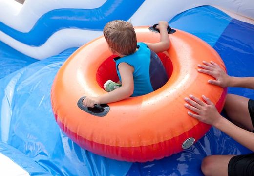 Mega opblaasbaar springkussen met glijbaan en waterbadje te koop in thema wave slide golf voor kinderen bij JB Inflatables