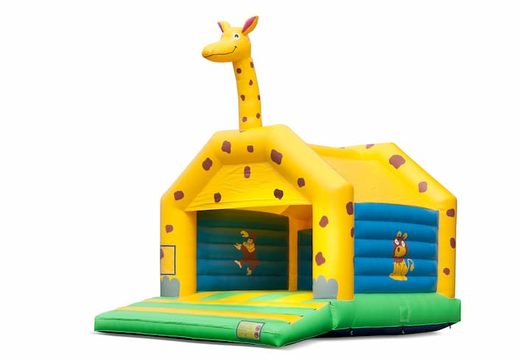 Achetez un grand château gonflable d'intérieur sur le thème de la girafe pour les enfants. Disponible chez JB Gonflables France en ligne