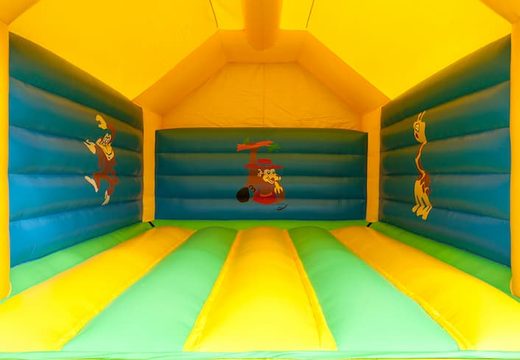 Grande château gonflable couverte d'animations joyeuses sur le thème de la girafe pour les enfants. Commandez des châteaux gonflables en ligne chez JB Gonflables France