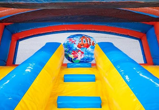 Achetez un château gonflable multijoueur couvert sur le thème du monde marin pour les enfants chez JB Gonflables France. Commandez des châteaux gonflables en ligne chez JB Gonflables France
