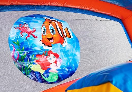 Château gonflable multijoueur Splashy Seaworld avec un objet 3D de Nemo sur le dessus pour les enfants chez JB Gonflables France. Achetez des châteaux gonflables en ligne chez JB Gonflables France