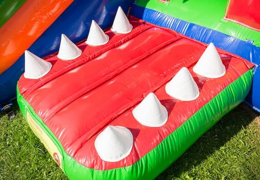 Commandez un château gonflable maxifun gonflable sur le thème du crocodile pour les enfants chez JB Gonflables France. Achetez des châteaux gonflables en ligne chez JB Gonflables France