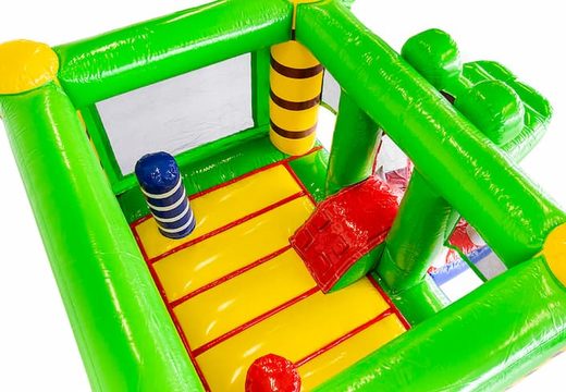 Commandez un petit château gonflable avec toboggan sur le thème du crocodile pour enfants. Mini multiplay à vendre chez JB Gonflables France
