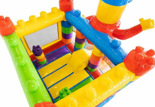 Achetez une mini château gonflable dans le thème des superblocs avec toboggan. Mini multiplay pour enfants à vendre en ligne chez JB Gonflables France