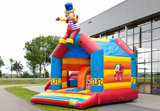 Achetez un château gonflable multifun sur le thème du clown avec une figure 3D frappante sur le toit pour les enfants. Commandez des châteaux gonflables en ligne chez JB Gonflables France