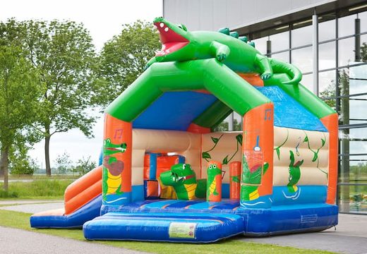 Achetez un château gonflable multifun avec une figure 3D frappante d'un crocodile sur le toit pour les enfants. Commandez des châteaux gonflables en ligne chez JB Gonflables France