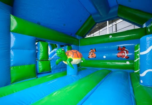 Achetez un château gonflable couvert avec une grande tortue 3D sur le toit chez JB Gonflables France. Commandez des châteaux gonflables en ligne chez JB Gonflables France
