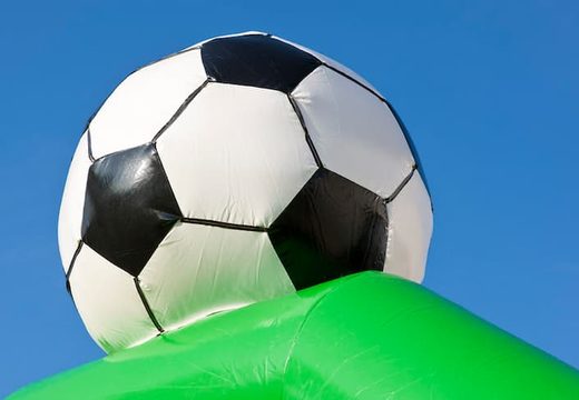 Achetez une château gonflable multifun avec une figurine de football 3D saisissante au sommet et un toboggan pour les enfants. Achetez des châteaux gonflables en ligne chez JB Gonflables France