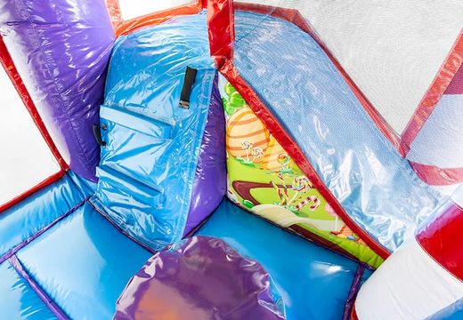 Achetez une mini château gonflable dans le thème Candyworld avec un toboggan pour les enfants. Commandez des mini multiplay en ligne chez JB Gonflables France