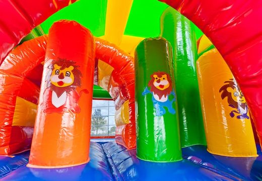 Achetez un châteaux gonflables multiplay moyen sur le thème du lion avec toboggan pour les enfants. Commandez des toboggan châteaux gonflables en ligne chez JB Gonflables France