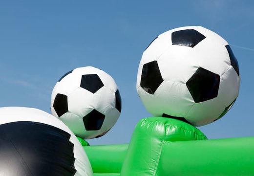 Châteaux gonflables multiplay sur le thème du football avec toboggan, objets amusants sur la surface de saut et objets 3D saisissants pour les enfants. Achetez des toboggan châteaux gonflables en ligne chez JB Gonflables France
