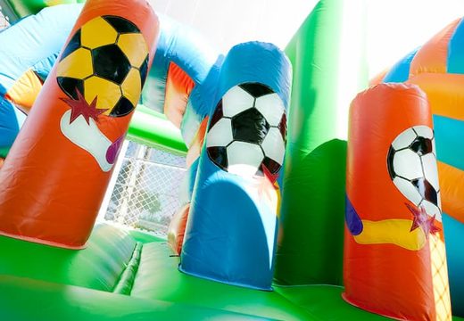 Commandez un châteaux gonflables multiplay de football moyen avec toboggan pour enfants. Achetez des toboggan châteaux gonflables en ligne chez JB Gonflables France