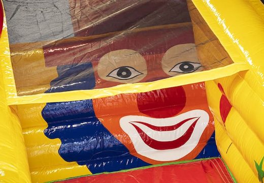 Achetez un toboggan gonflable spectaculaire sur le thème du clown avec des impressions amusantes et des objets 3D pour les enfants. Commandez des toboggans gonflables maintenant en ligne chez JB Gonflables France