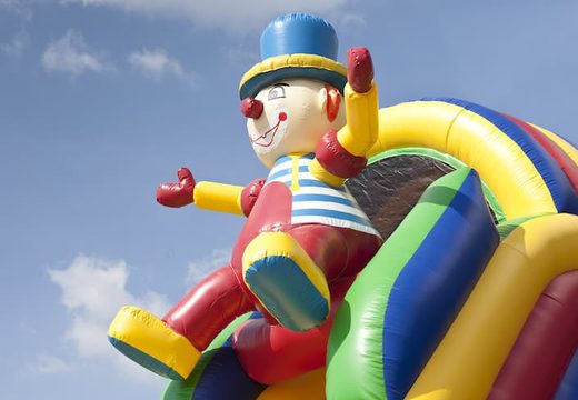 Achetez un toboggan gonflable multifonctionnel unique sur le thème du clown avec une pataugeoire, un objet 3D impressionnant, des couleurs fraîches et l'obstacle 3D pour les enfants. Commandez des toboggans gonflables maintenant en ligne chez JB Gonflables France