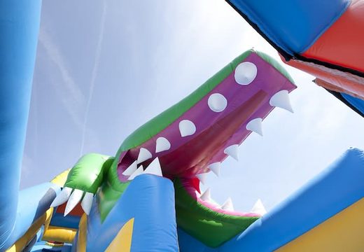 Toboggan gonflable multifonctionnel sur le thème du crocodile avec une pataugeoire, un objet 3D impressionnant, des couleurs fraîches et des obstacles 3D pour les enfants. Commandez des toboggans gonflables maintenant en ligne chez JB Gonflables France