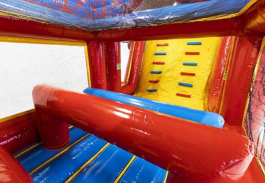 Parcours d'obstacles de 13,5 mètres de long dans des montagnes russes à thème avec des objets 3D appropriés pour les enfants. Commandez des parcours d'obstacles gonflables maintenant en ligne chez JB Gonflables France