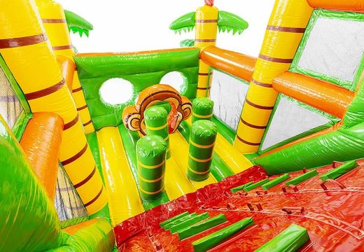 Parcours d'obstacles dans la jungle avec des objets 3D pour les enfants. Achetez des parcours d'obstacles gonflables en ligne maintenant chez JB Gonflables France
