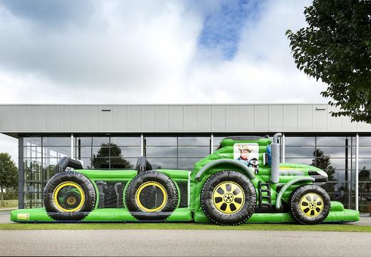 Commandez un parcours d'obstacles unique de 17 mètres de large sur le thème du tracteur pour les enfants. Achetez des parcours d'obstacles gonflables en ligne maintenant chez JB Gonflables France