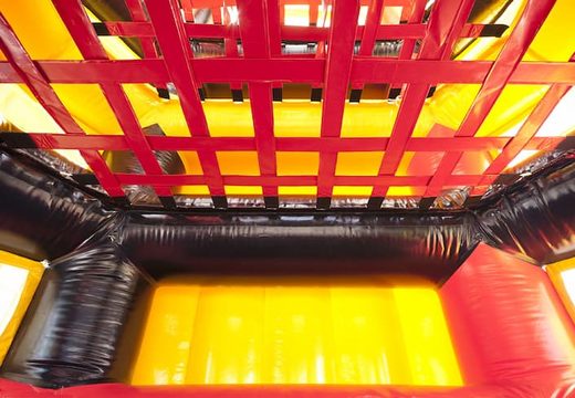 Klim Toren opblaasbaar te koop in geel en rood voor zeskamp spel voor kinderen bij JB Inflatables