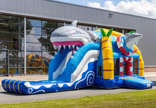 Commandez un château gonflable multijoueur super gonflable sur le thème du monde marin avec un gros requin dessus pour les enfants