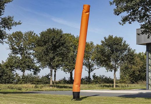 Achat des airdancers gonflables en 6 ou 8 mètres en orange en ligne chez JB Gonflables France. Livraison rapide de tous les skydancers 