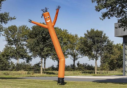 Airdancers de 8 m en orange à vendre chez JB Gonflables France. Vente des skyman aux couleurs et dimensions standard directement en ligne