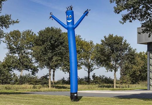 Skydancers standard de 6 ou 8 mètres en bleu clair à vendre chez JB Gonflables France. Commandez des airdancers aux couleurs et dimensions standard directement en ligne