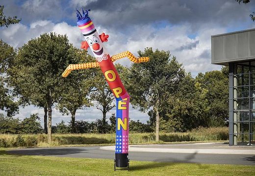 Vente le clown skydancer gonflable de 6 m de haut maintenant en ligne chez JB Gonflables France. Livraison rapide de tous les airdancers standard.