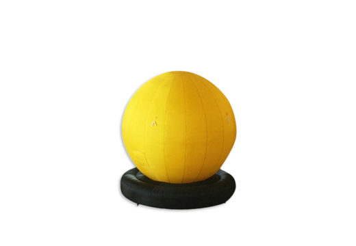 Grand ballon gonflable jaune à utiliser pour le gonflage du ballon