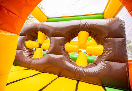 Commandez un parcours d'obstacles sur le thème de la méga jungle chez JB Inflatables