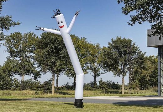 Skyman de 8 m en blanc à vendre chez JB Gonflables France. Vente des airdancers gonflables aux couleurs et dimensions standard directement en ligne